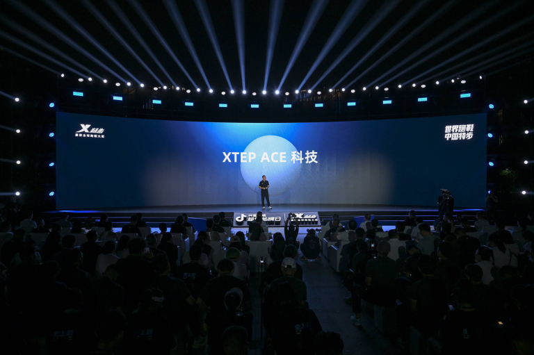 碳板科技：重塑跑鞋标准领跑全球qy球友会网站特步GT700(图5)