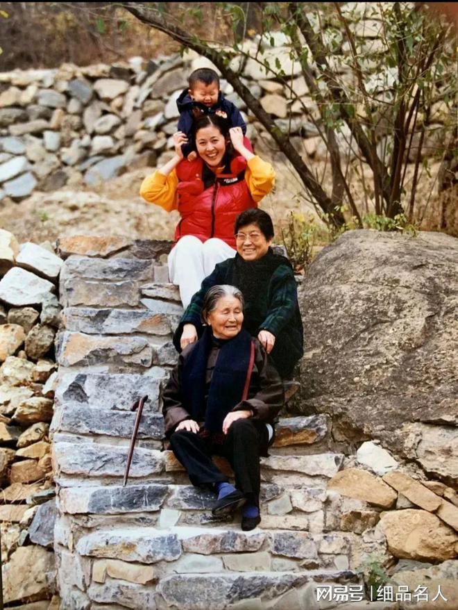 异后一直单身73岁去国外照顾外孙千亿球友会倪萍的母亲倪道香：离(图10)
