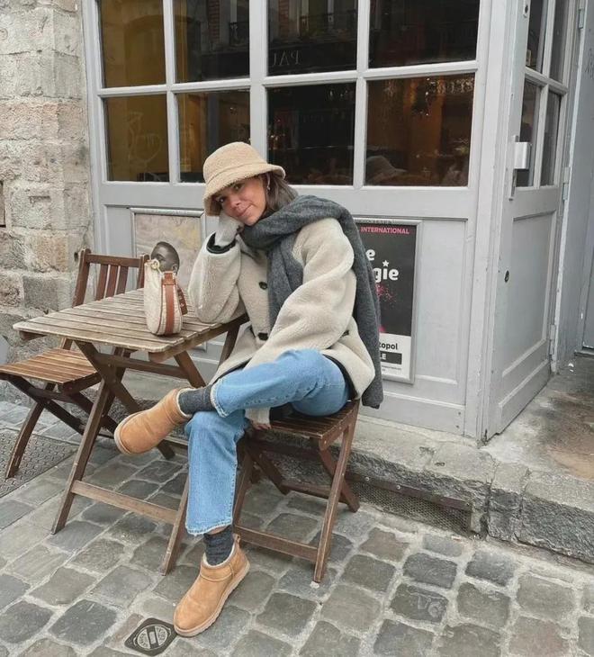 才是今年最流行的穿搭时髦又好看！千亿国际平台“牛仔裤＋这双鞋”(图12)
