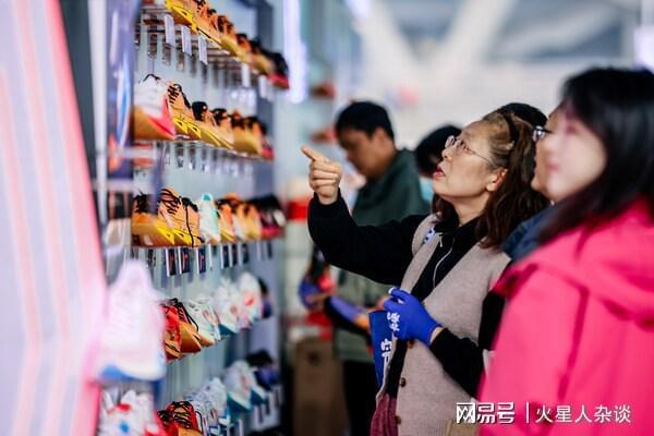 场：全局穿着率321%远超耐克国产品牌登顶中国马拉松跑鞋市(图2)