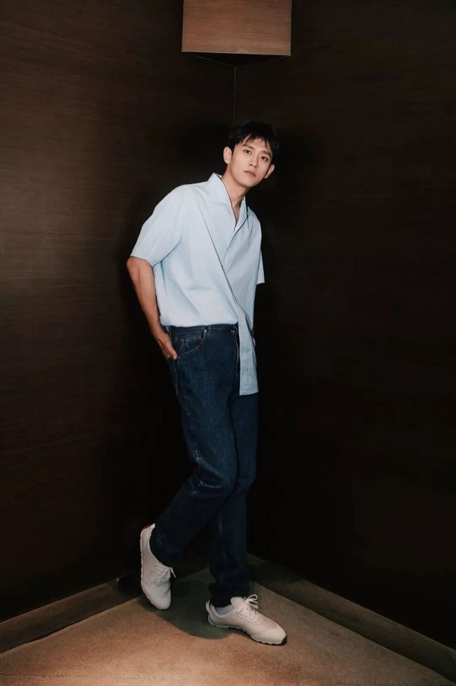 ”潮鞋提前锁定 C 位出道拥有龚俊白敬亭同款“霸屏(图26)