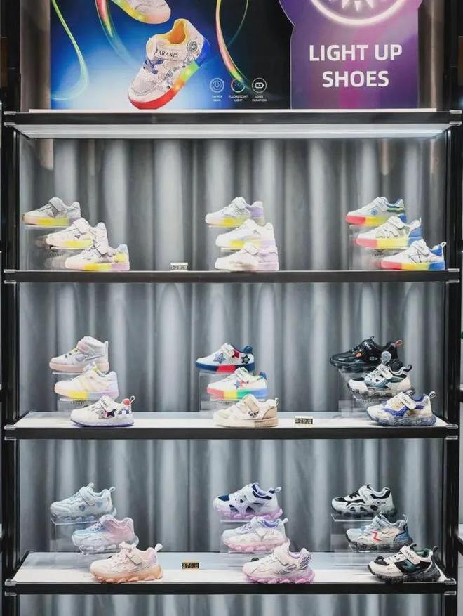 复购泰兰尼斯“黑科技”到底是啥一双童鞋卖1499元家长却年年